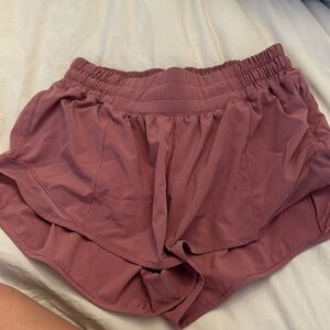 Lululemon hotty hot shorts size 4 2.5 length in color purple dust